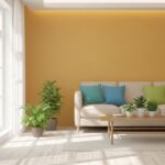 Moderný obývací pokoj so žltými stenami, béžovou pohovkou a dreveným stolíkom v severskom štýle.